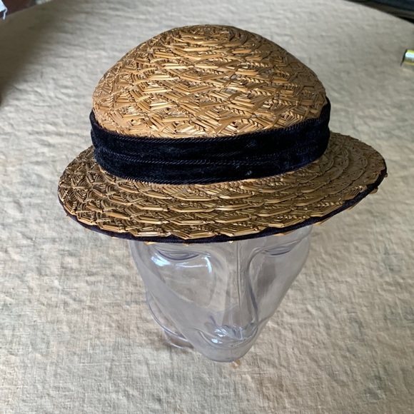 Accessories - Straw hat with black velvet band